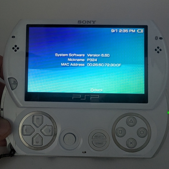 Sony PSP Playstation Portable Go N-1001 Console White with 12 GB memory card - Picture 5 of 12